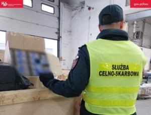 Przechwycono ponad 850 kg tytoniu. Miał trafić z Zielonej Góry do Wielkiej Brytanii 